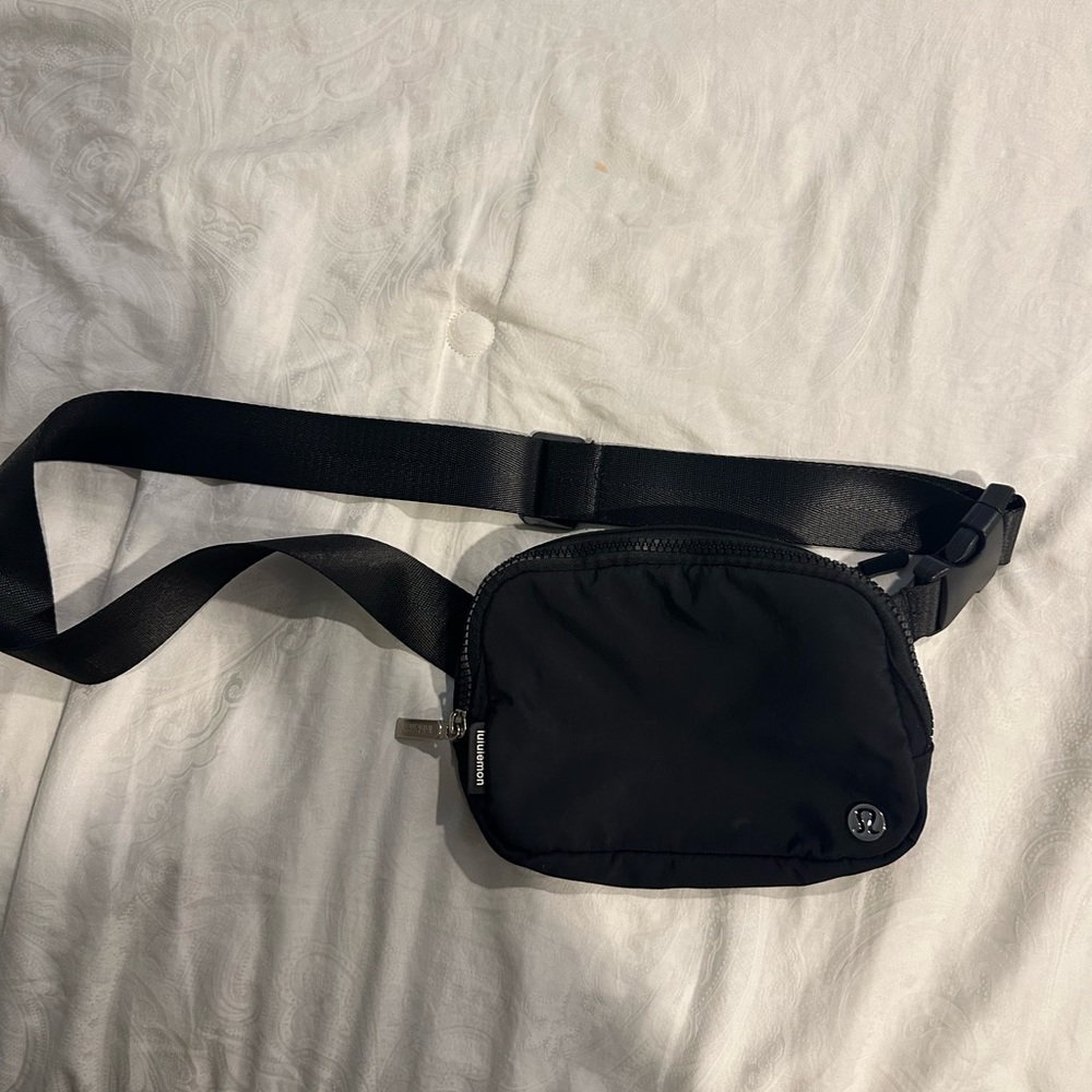 Lululemon black Fanny pack small